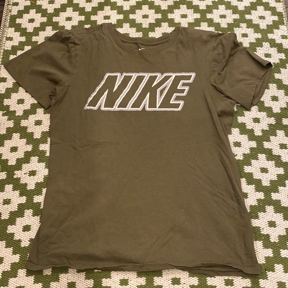 Nike✨TShirt - Picture 1 of 4